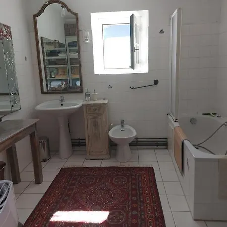 Le Vieux Prieure Bed & Breakfast Cresse