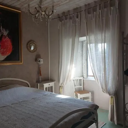 Le Vieux Prieure Bed & Breakfast *